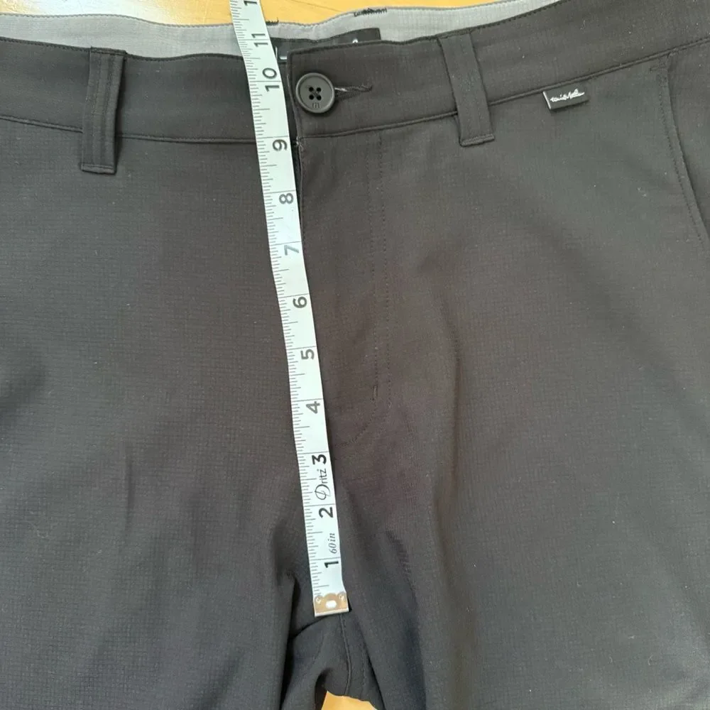 TravisMathew The Beck Perfect  Short 9.5” in Black 32